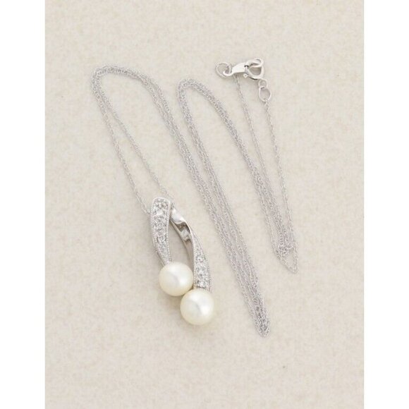 10k White Gold Freshwater Pearl and Diamond Necklace 18" Chain - Picture 3 of 7